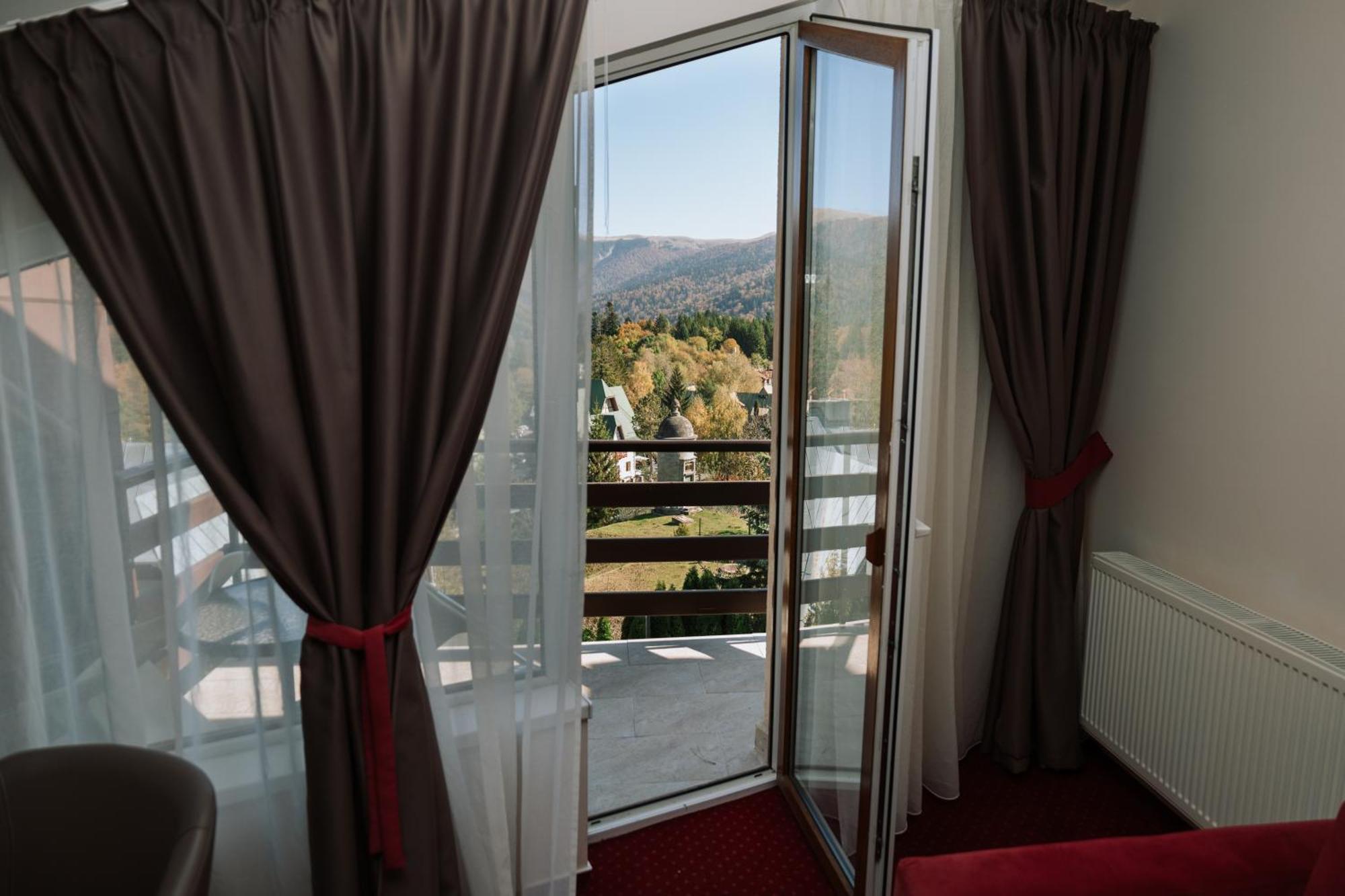 Hotel Marea Neagra Sinaia Exterior foto
